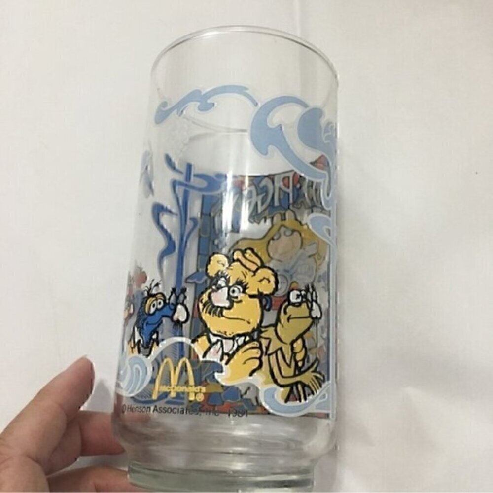 McDonalds The Great Muppet Caper Miss Piggy glass - Picture 3 of 12